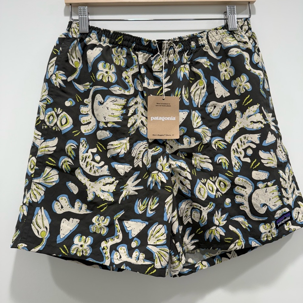 Patagonia Men Black Patterned Shorts size small NWT